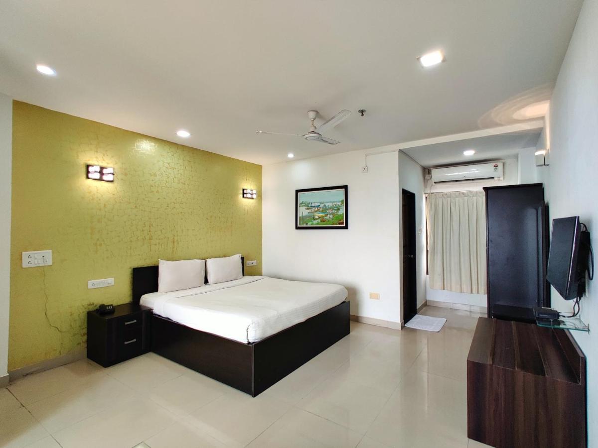 Golden Chariot Hotel Daman Exterior foto
