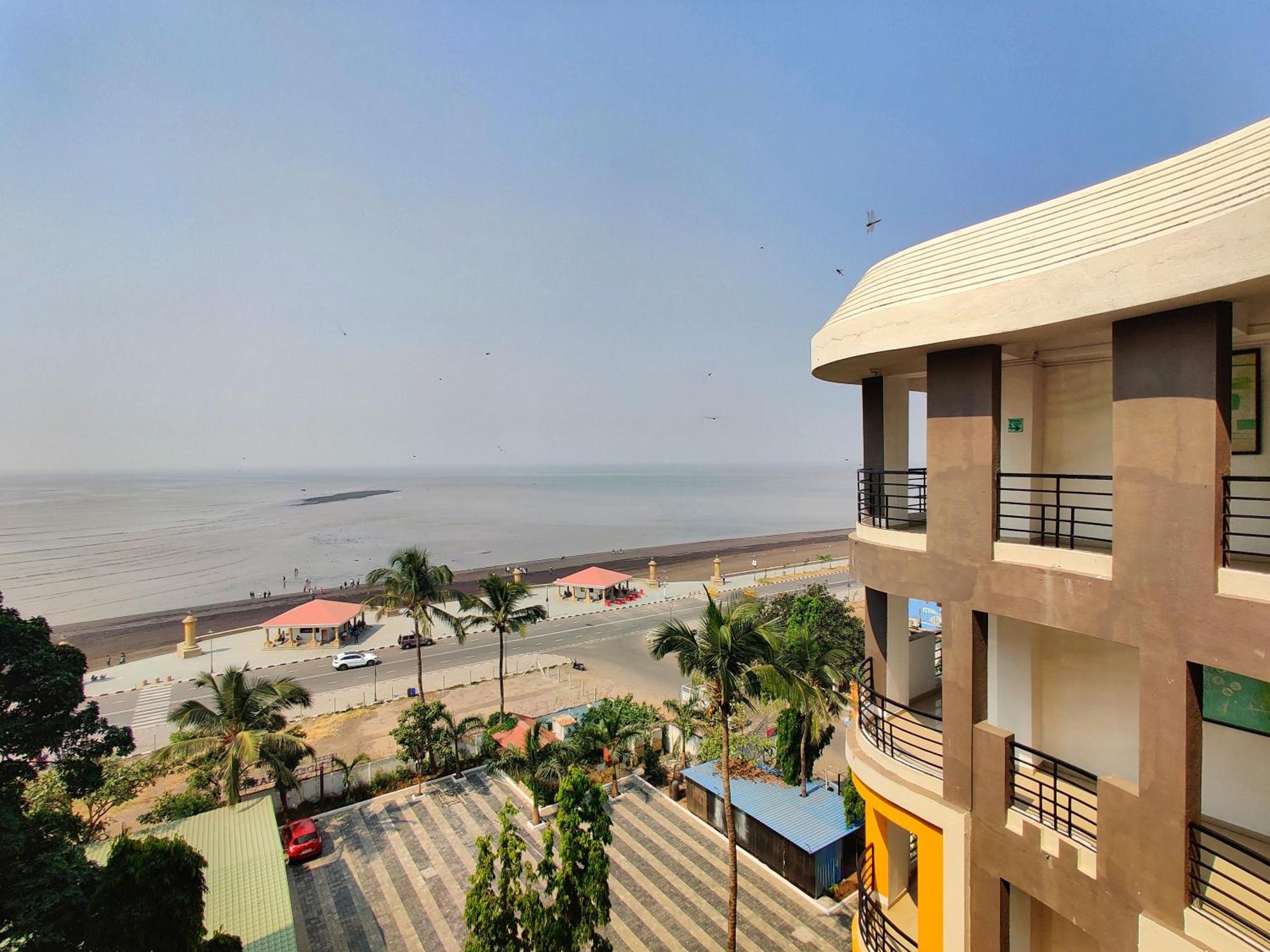 Golden Chariot Hotel Daman Exterior foto