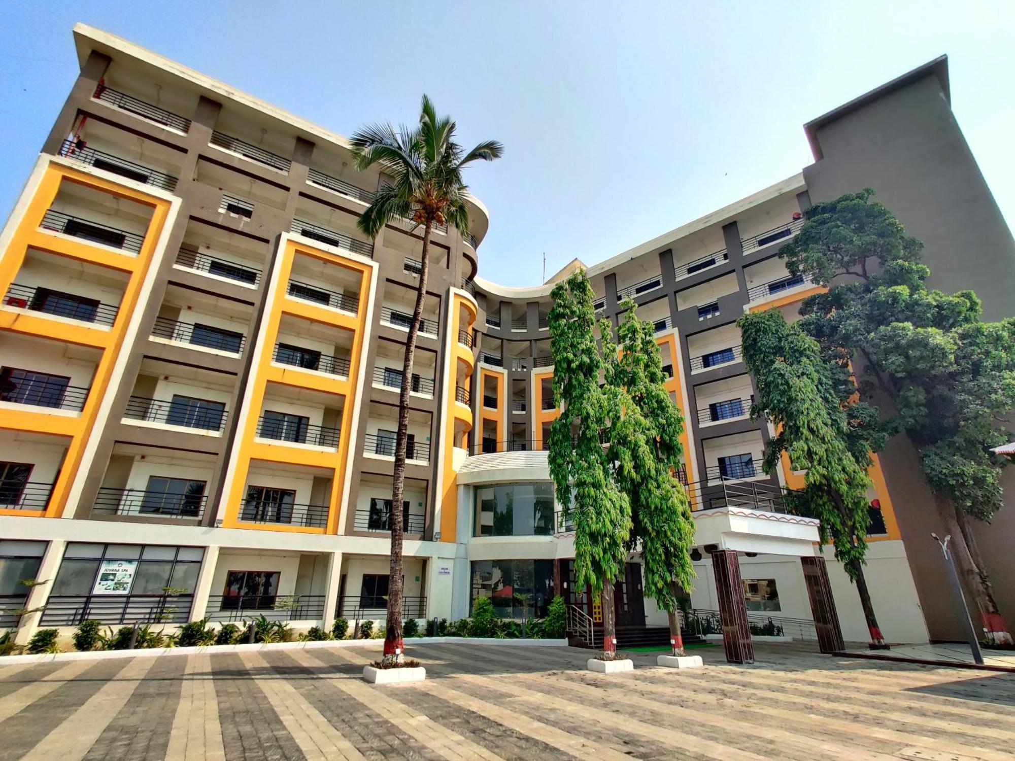 Golden Chariot Hotel Daman Exterior foto