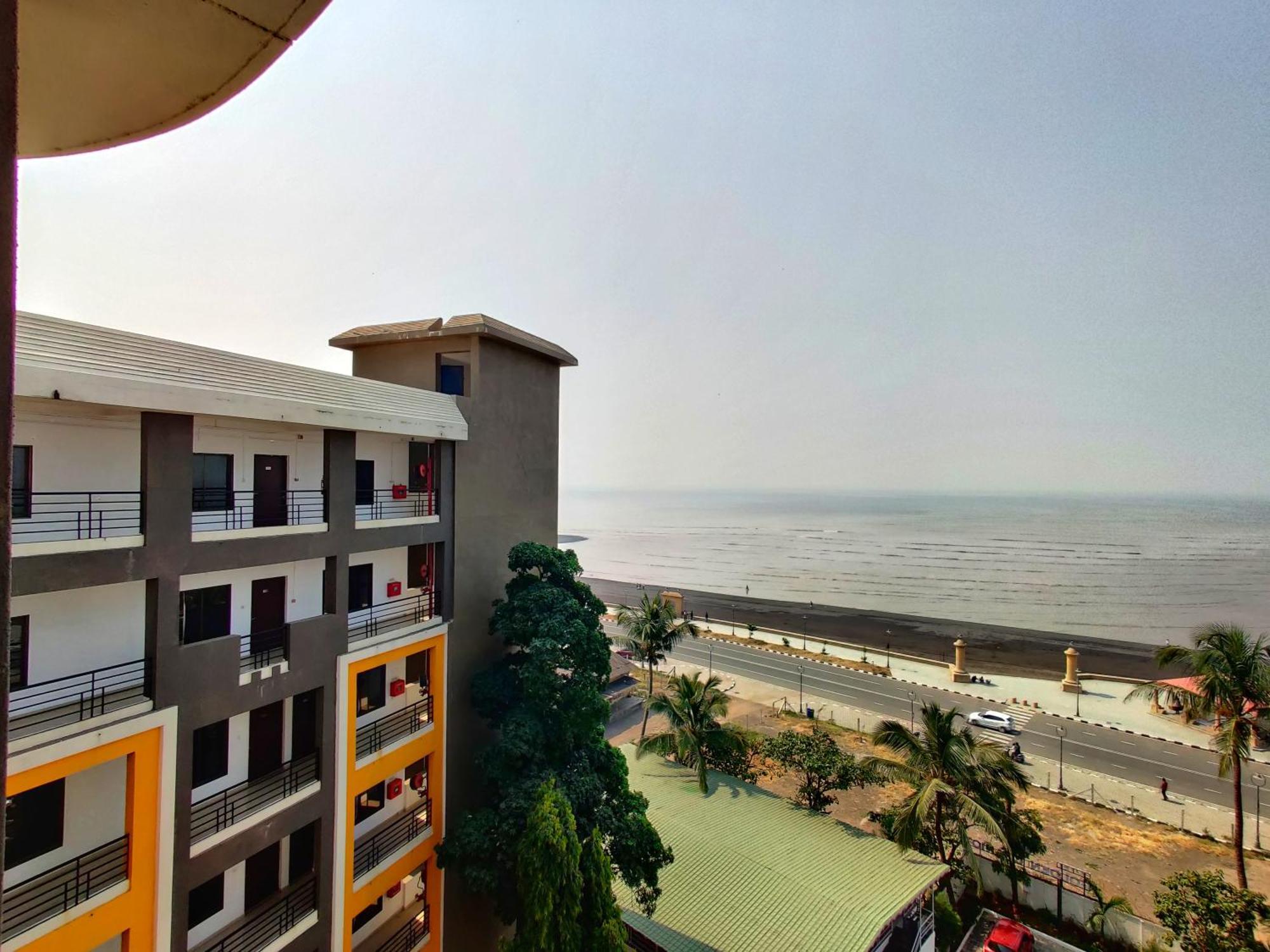 Golden Chariot Hotel Daman Exterior foto