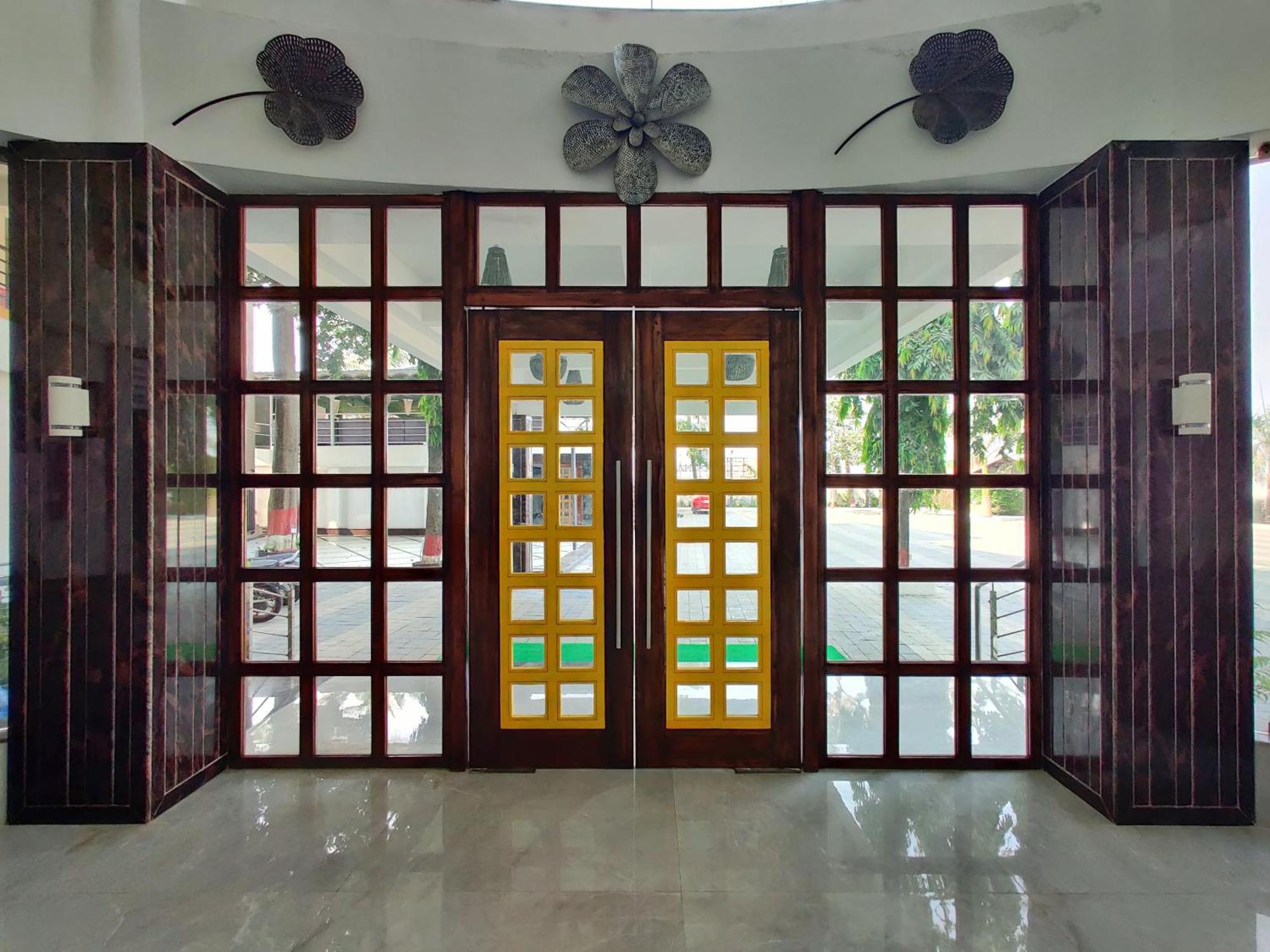 Golden Chariot Hotel Daman Exterior foto