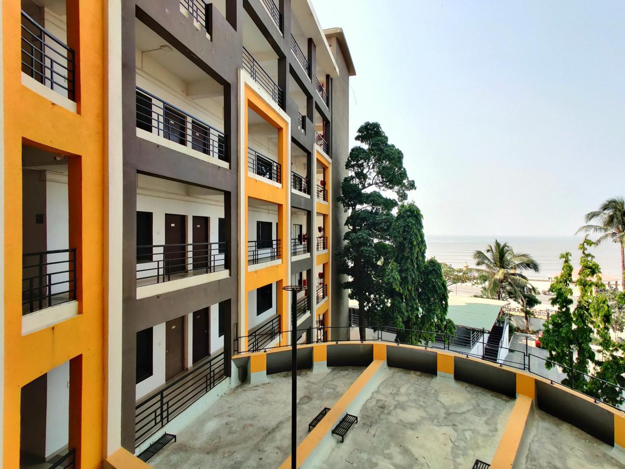 Golden Chariot Hotel Daman Exterior foto